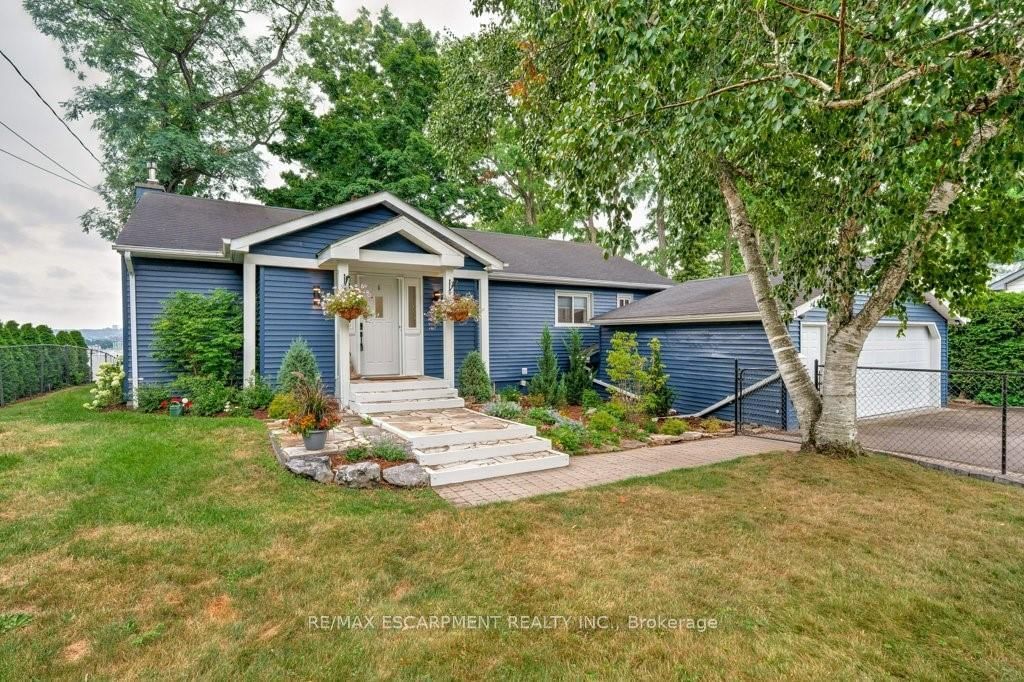 Detached House in Bayview