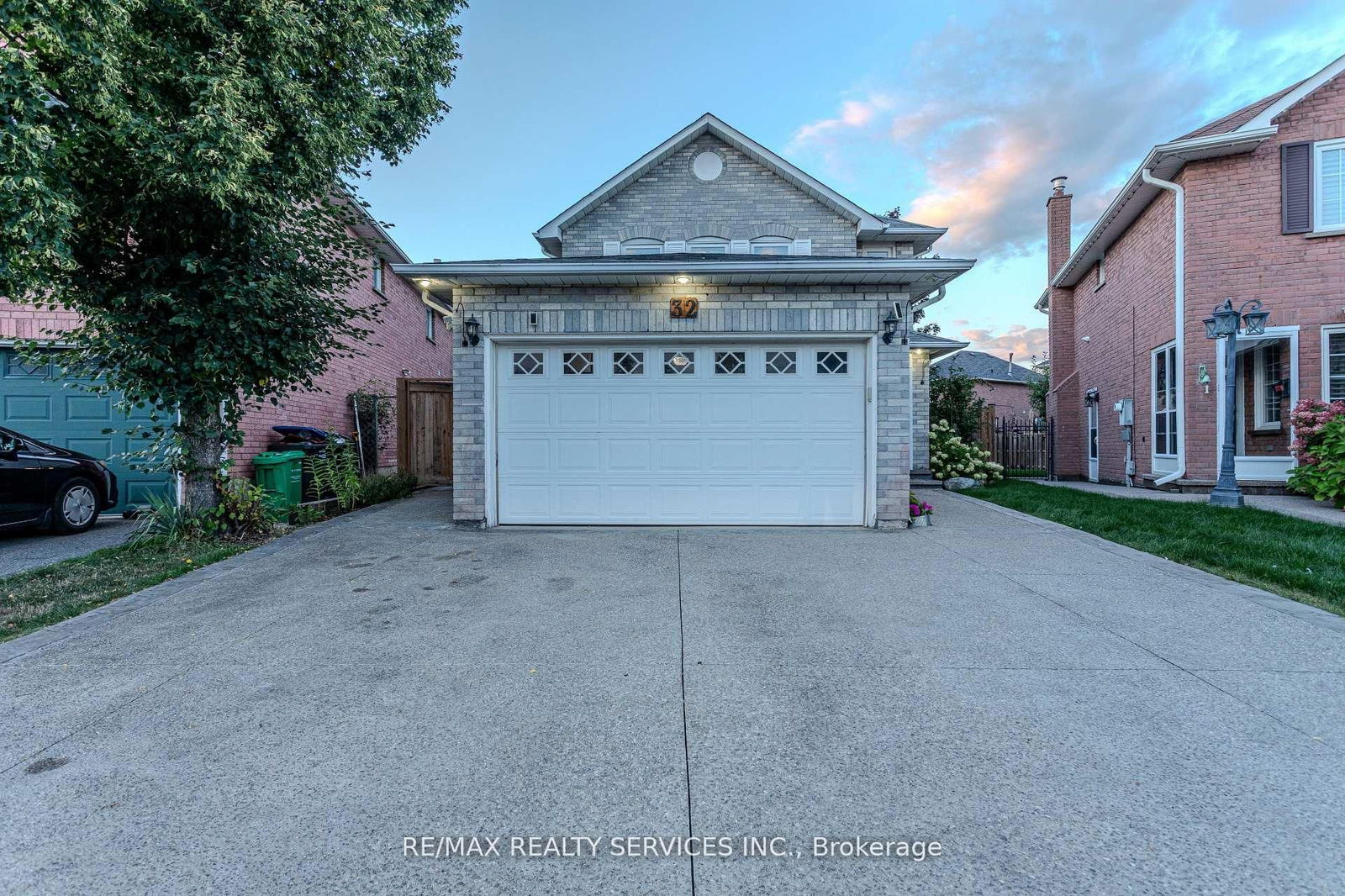 Detached House in Heart Lake East