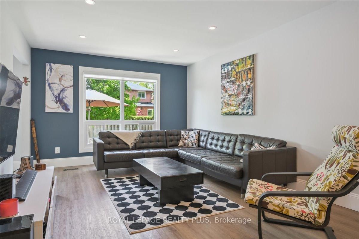 Semi-Detached in River Oaks