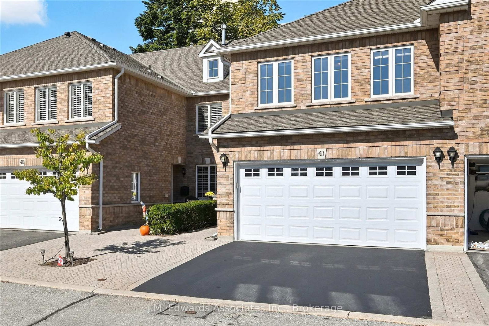 Townhouse, Condo in Roseland