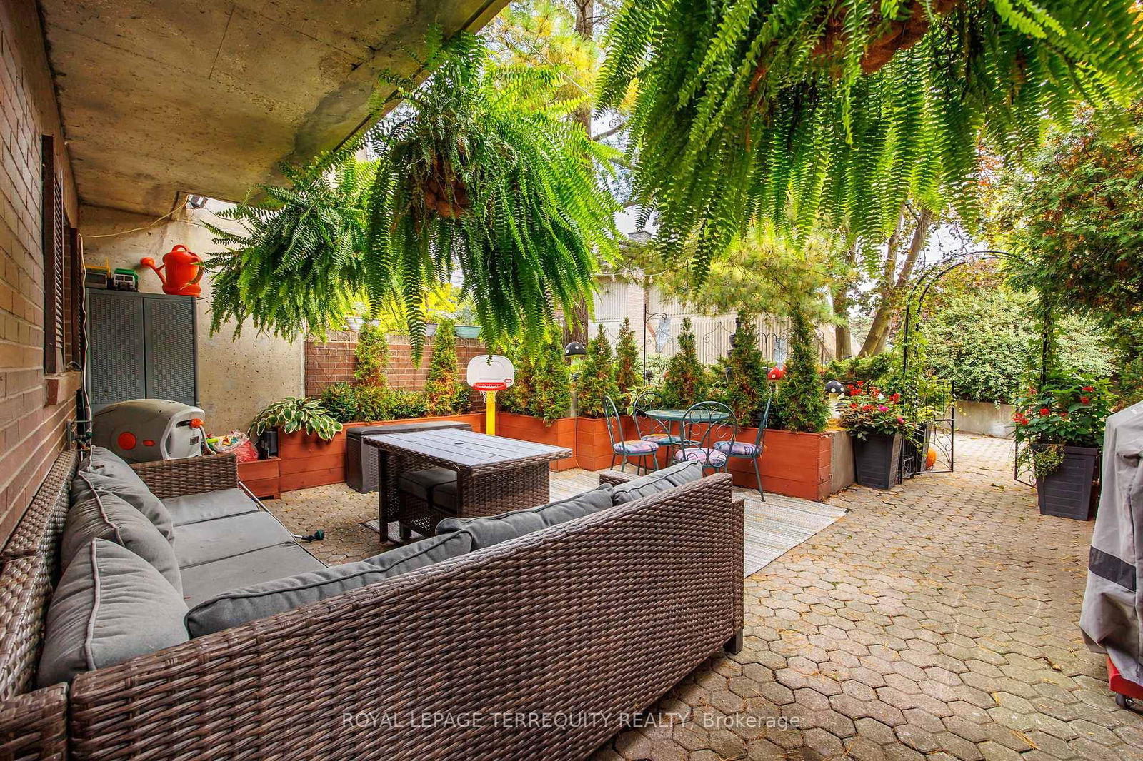 Townhouse, Condo in Mississauga Valleys