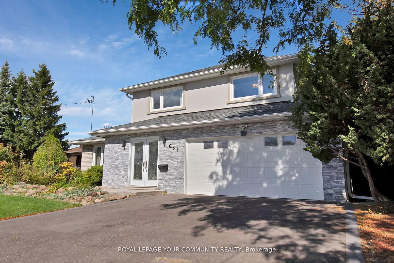 Detached House in Eringate-Centennial-West Deane