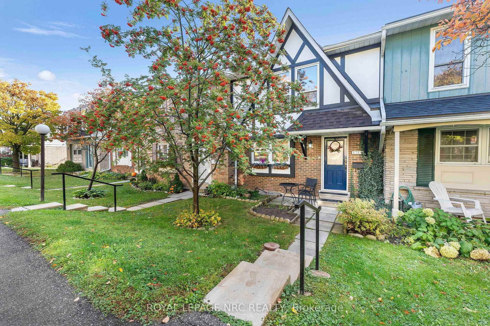 Townhouse, Condo in Brant Hills