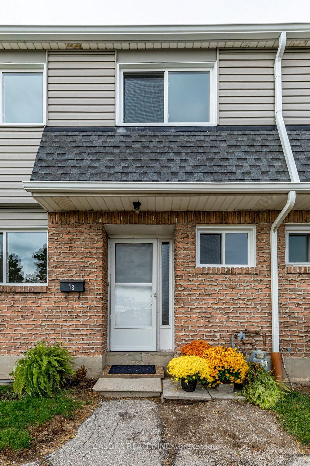 Townhouse, Condo in Brant Hills
