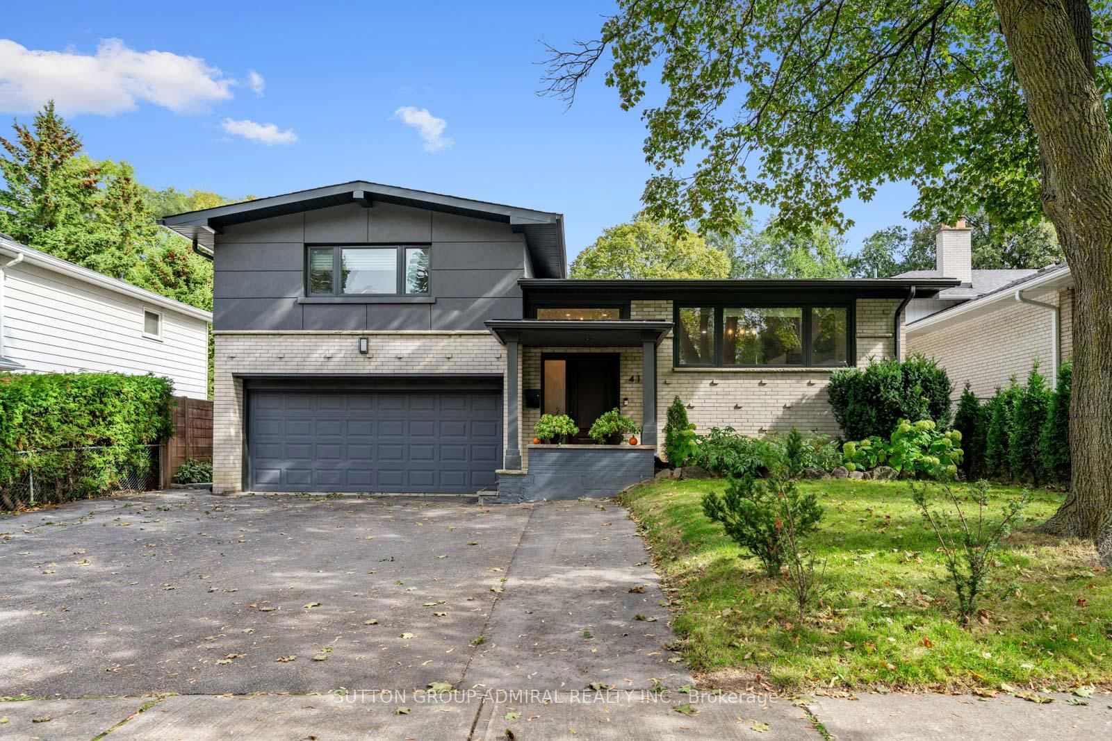 Detached House in Willowridge-Martingrove-Richview