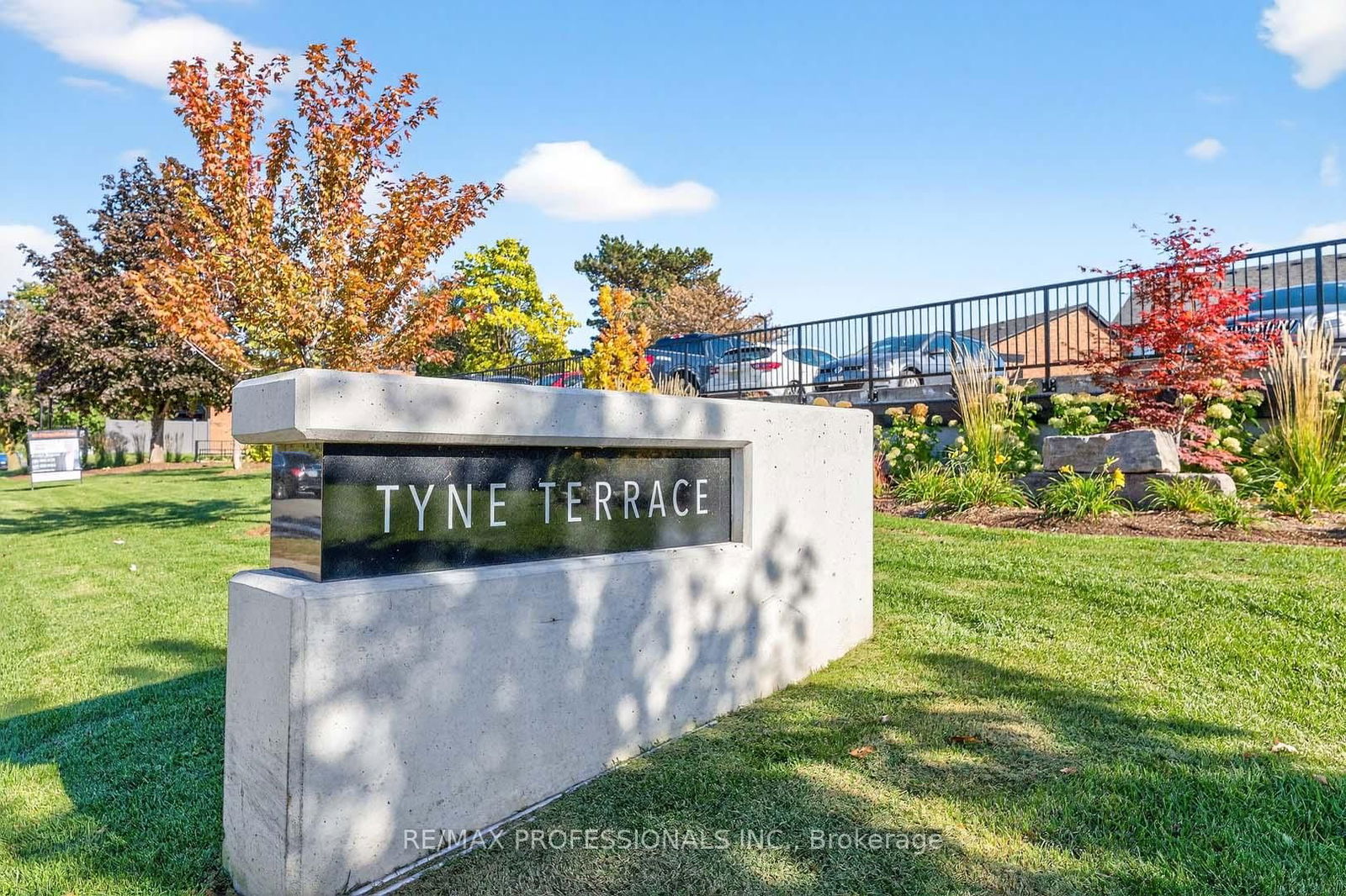 Townhouse, Condo in Markland Wood