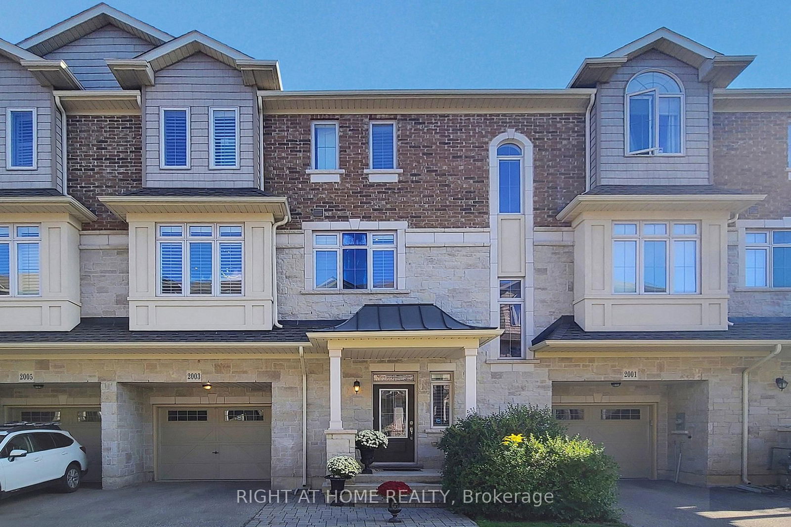 Townhouse in Bronte Creek