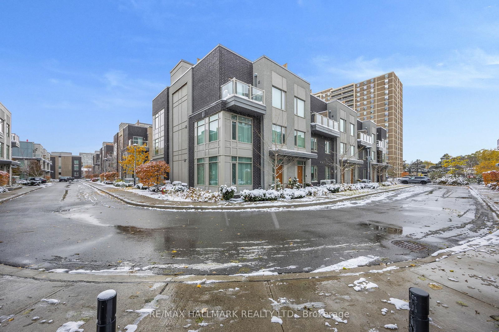 Townhouse, Condo in Etobicoke West Mall