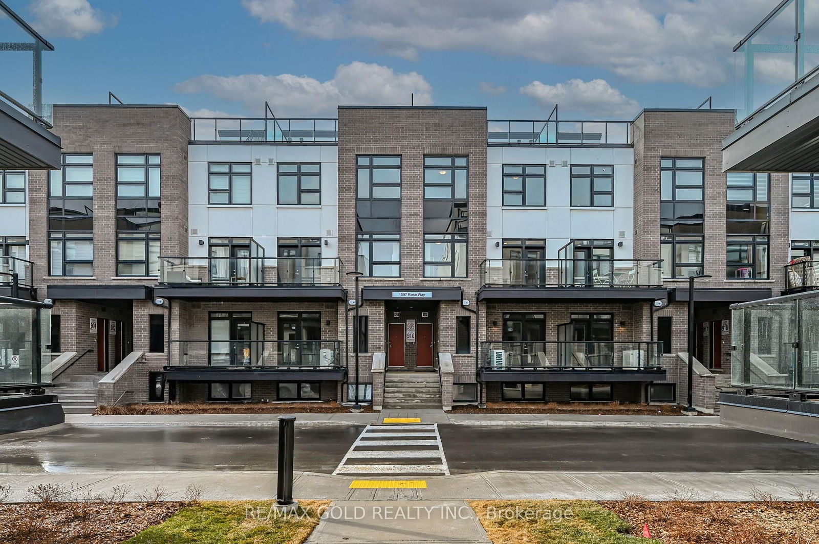 Townhouse, Condo in Cobban