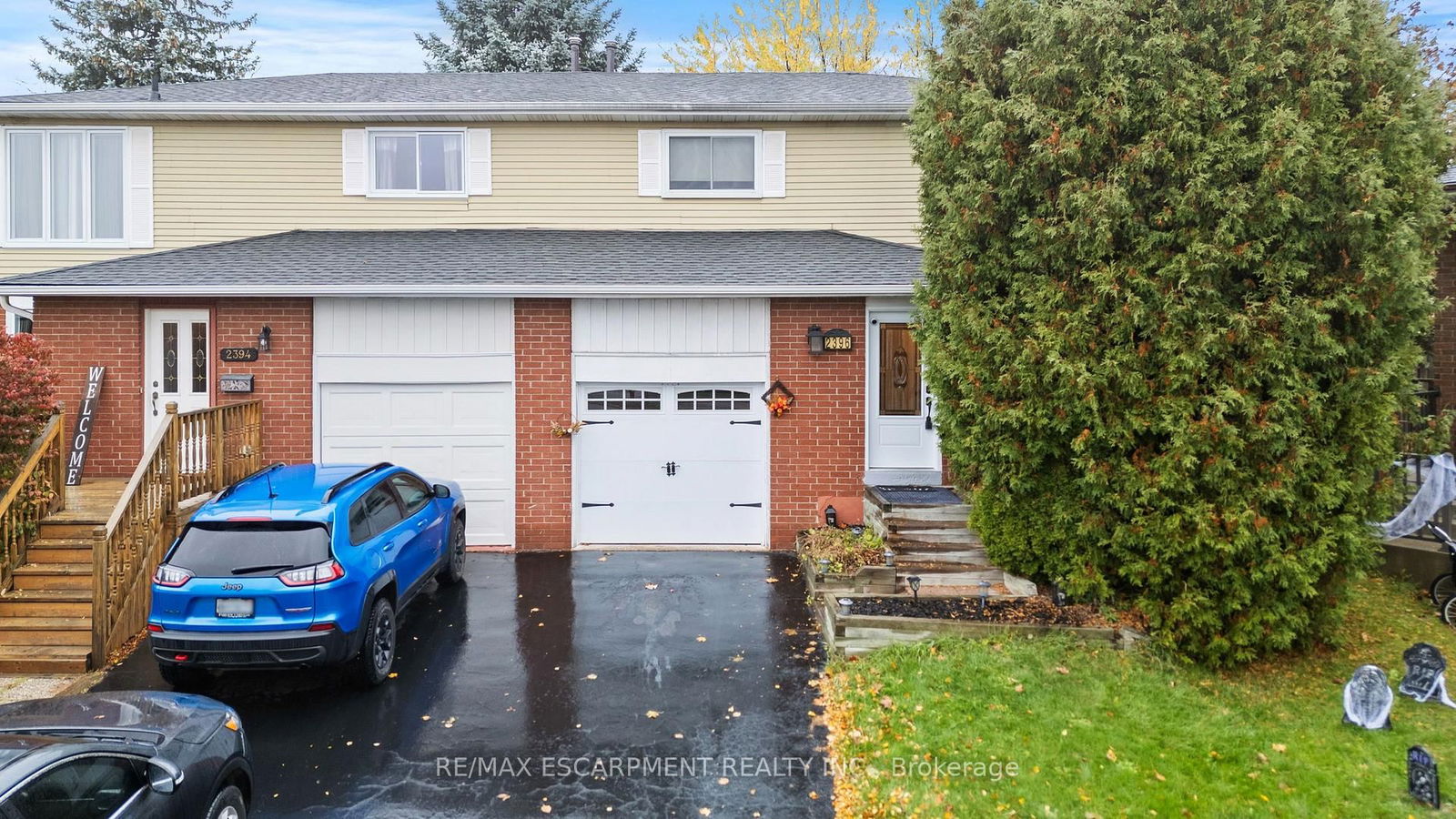 Semi-Detached in Brant Hills