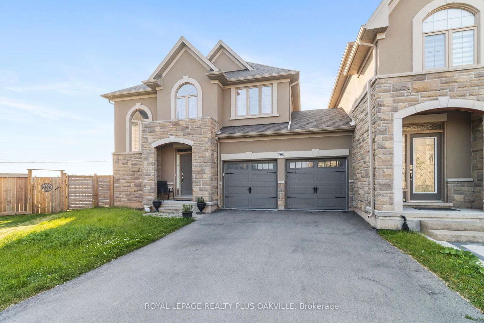 Detached House in Bronte Creek