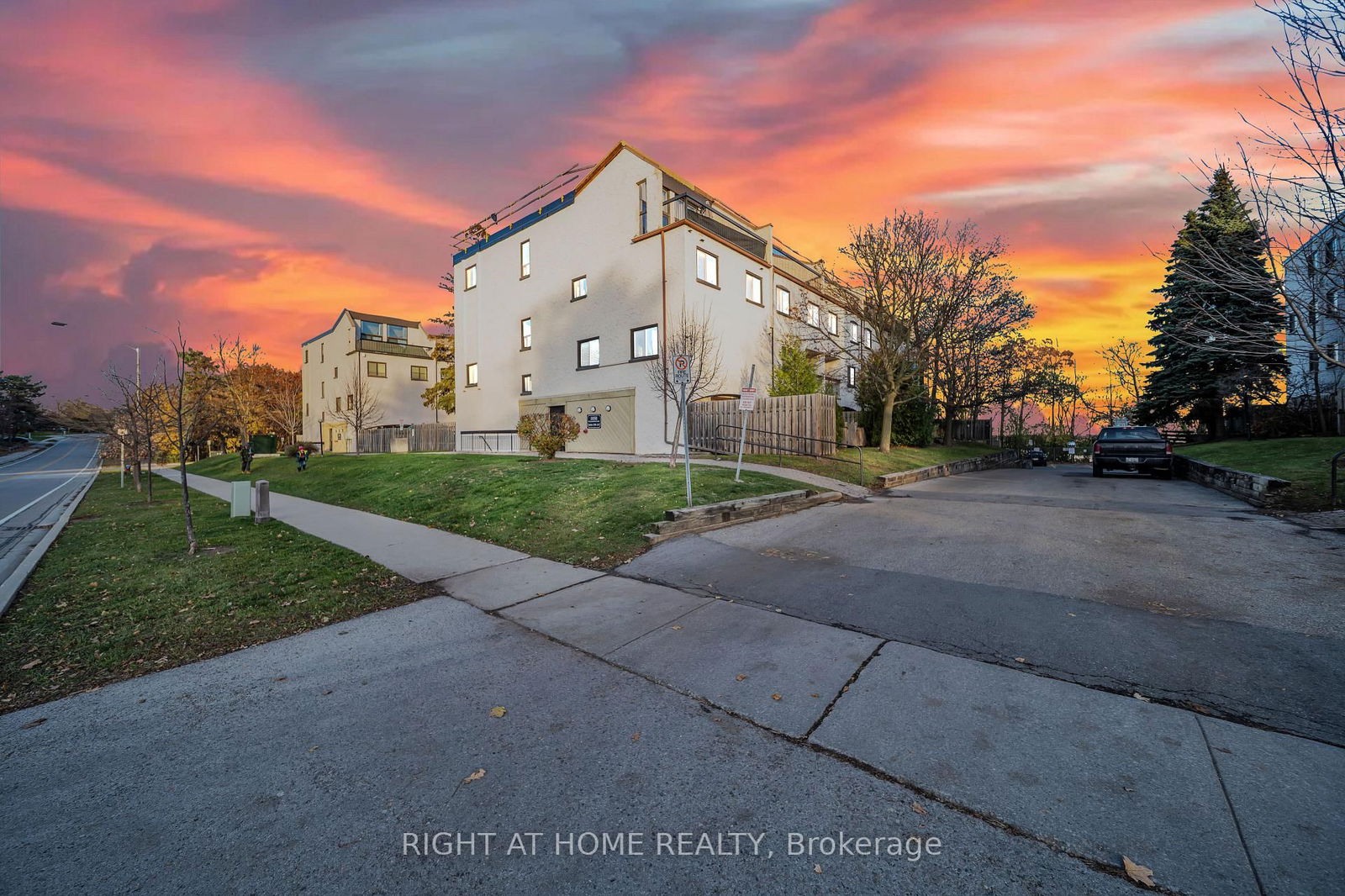 Townhouse, Condo in Falgarwood