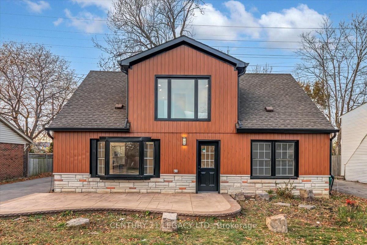 Detached House in Freeman