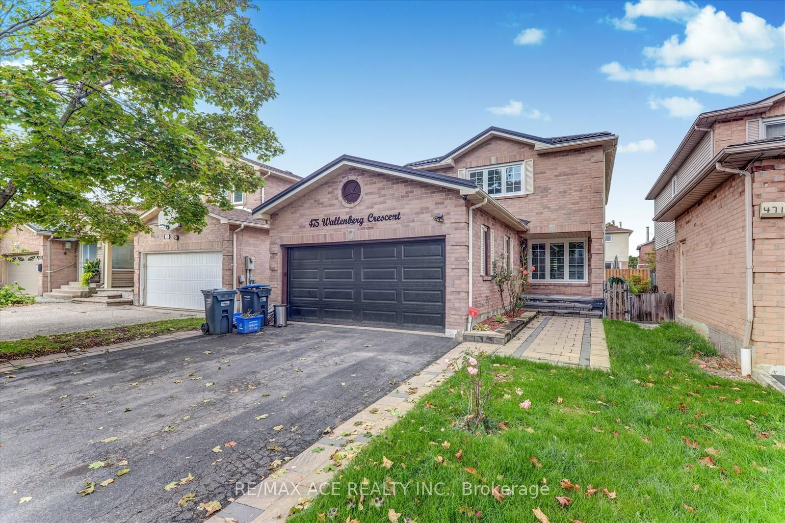 Detached House in Creditview