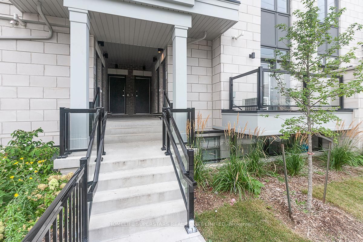 Townhouse, Condo in Goreway Drive Corridor