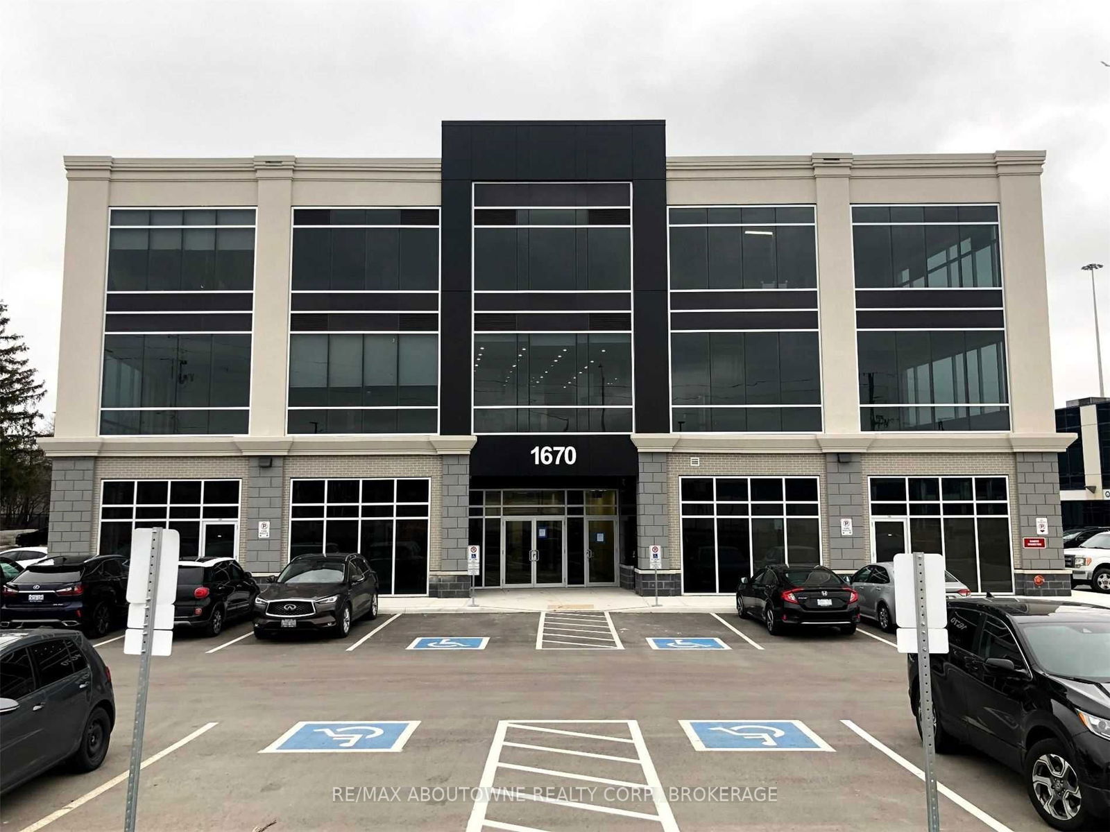 Office in Iroquois Ridge South