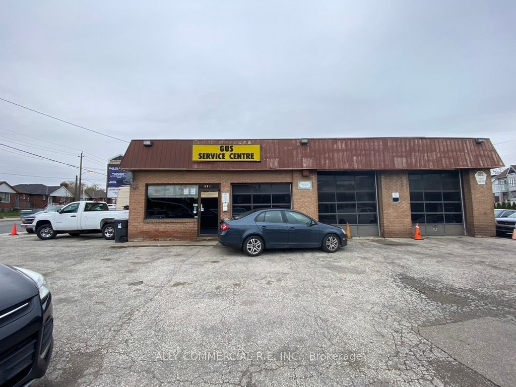 Industrial in Keelesdale-Eglinton West