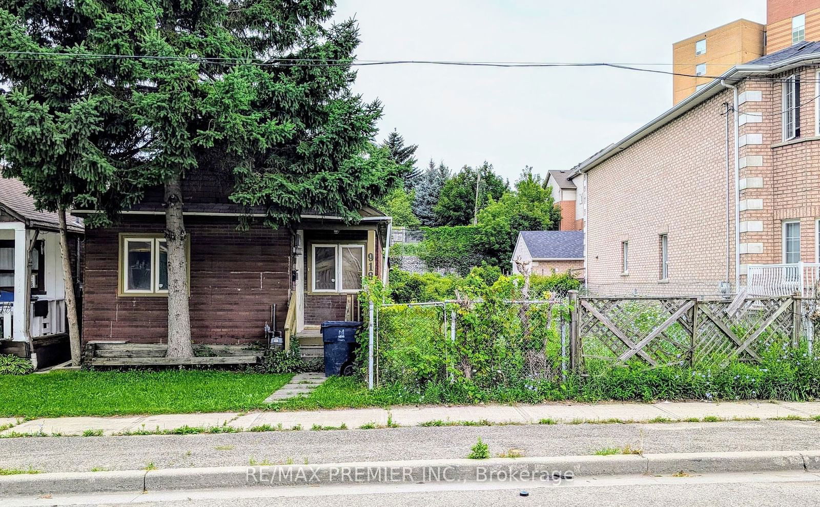 Land in Keelesdale-Eglinton West