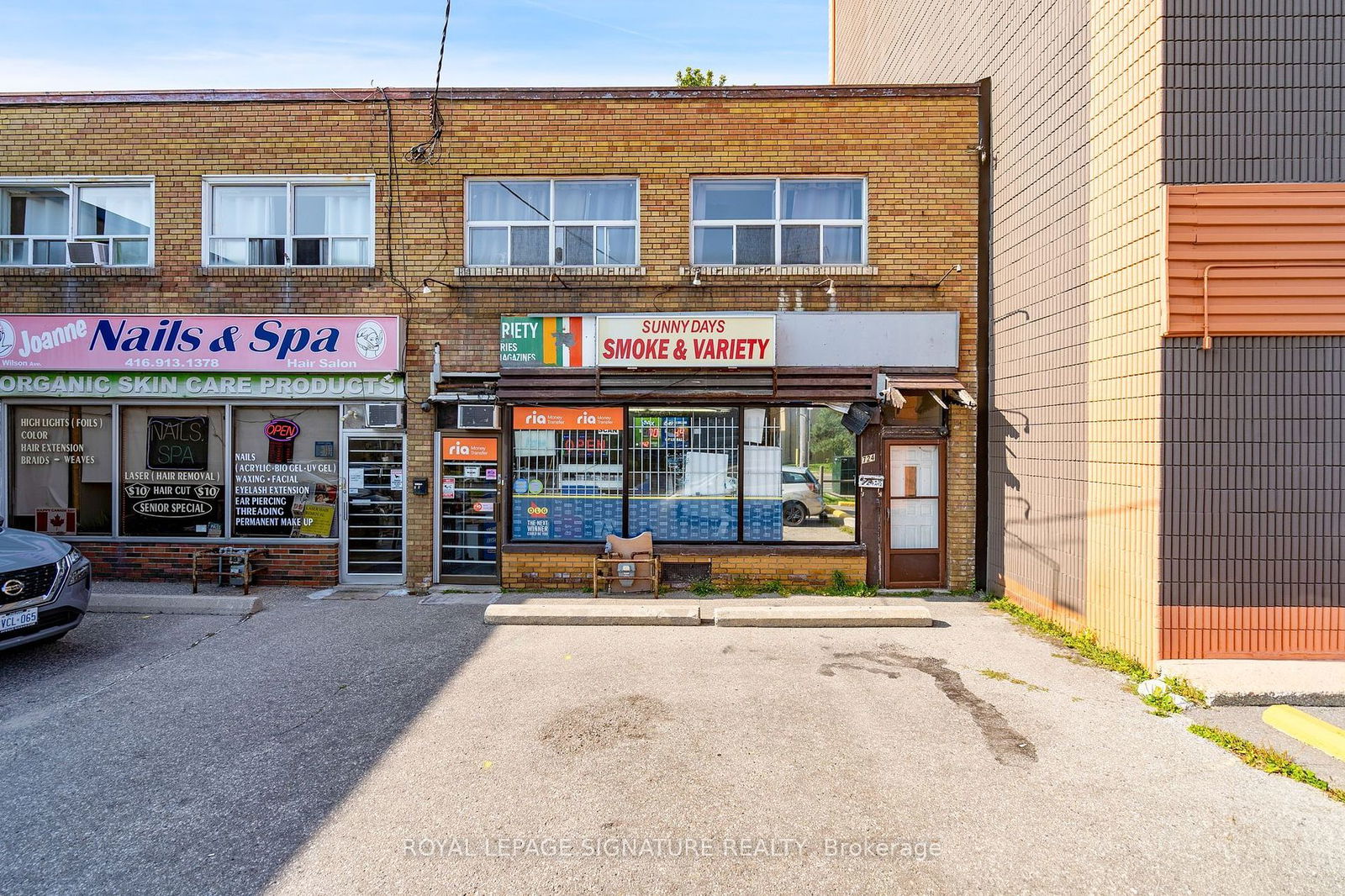 Store with Apartment/Office in Downsview-Roding-CFB
