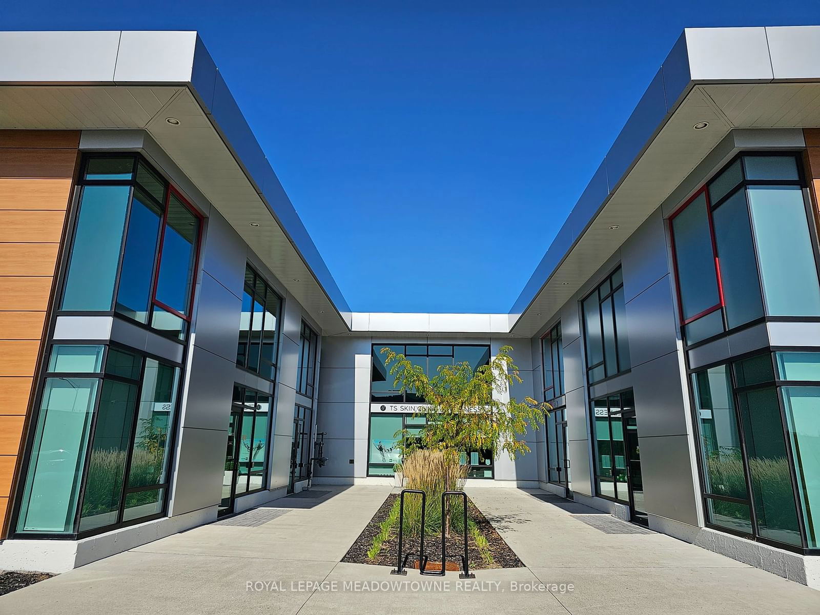 Commercial/Retail in Winston Park