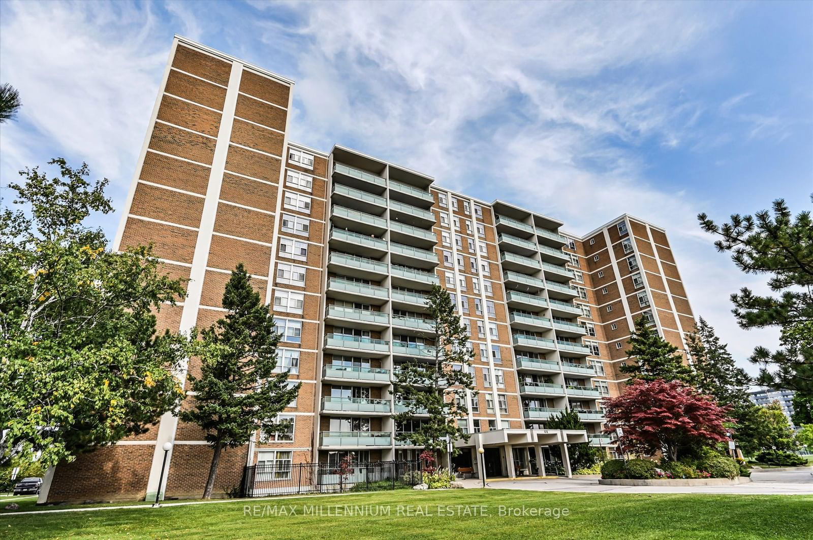 Condominium Apartment in Willowridge-Martingrove-Richview