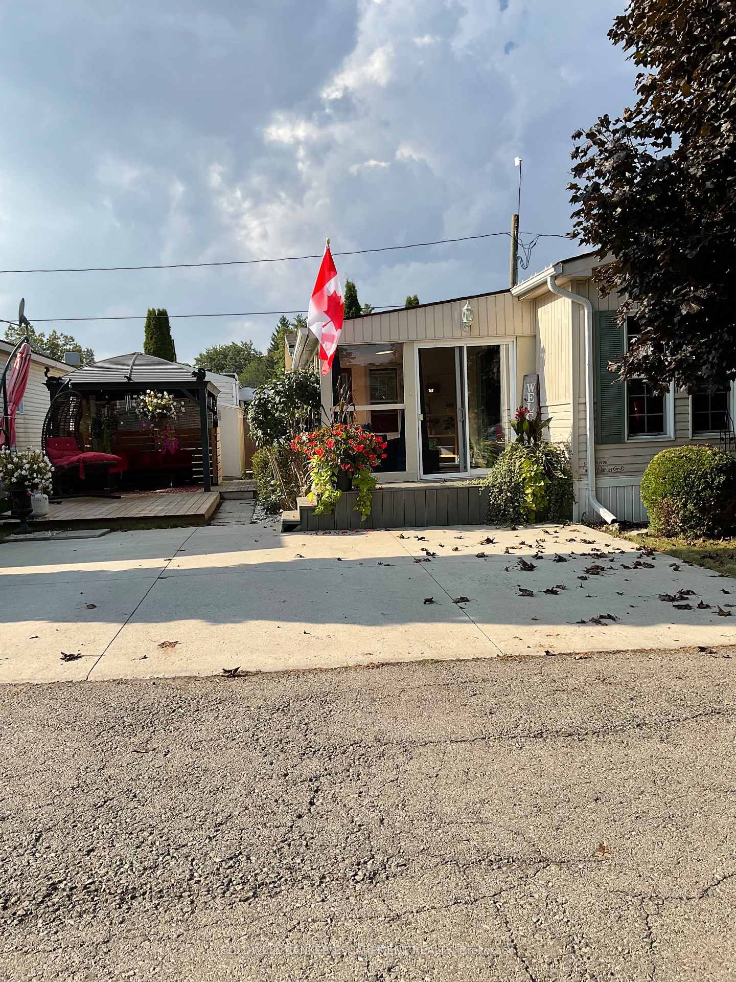 Mobile Home in Rural Burlington